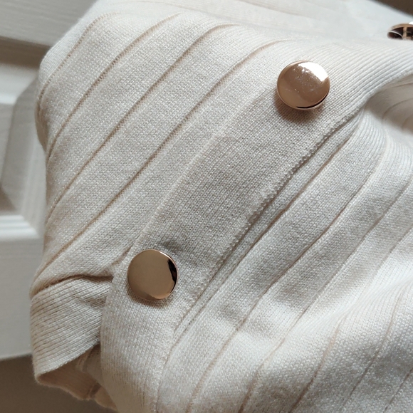 Long cream sweater dress cardigan with gold buttons - Picture 3 of 3